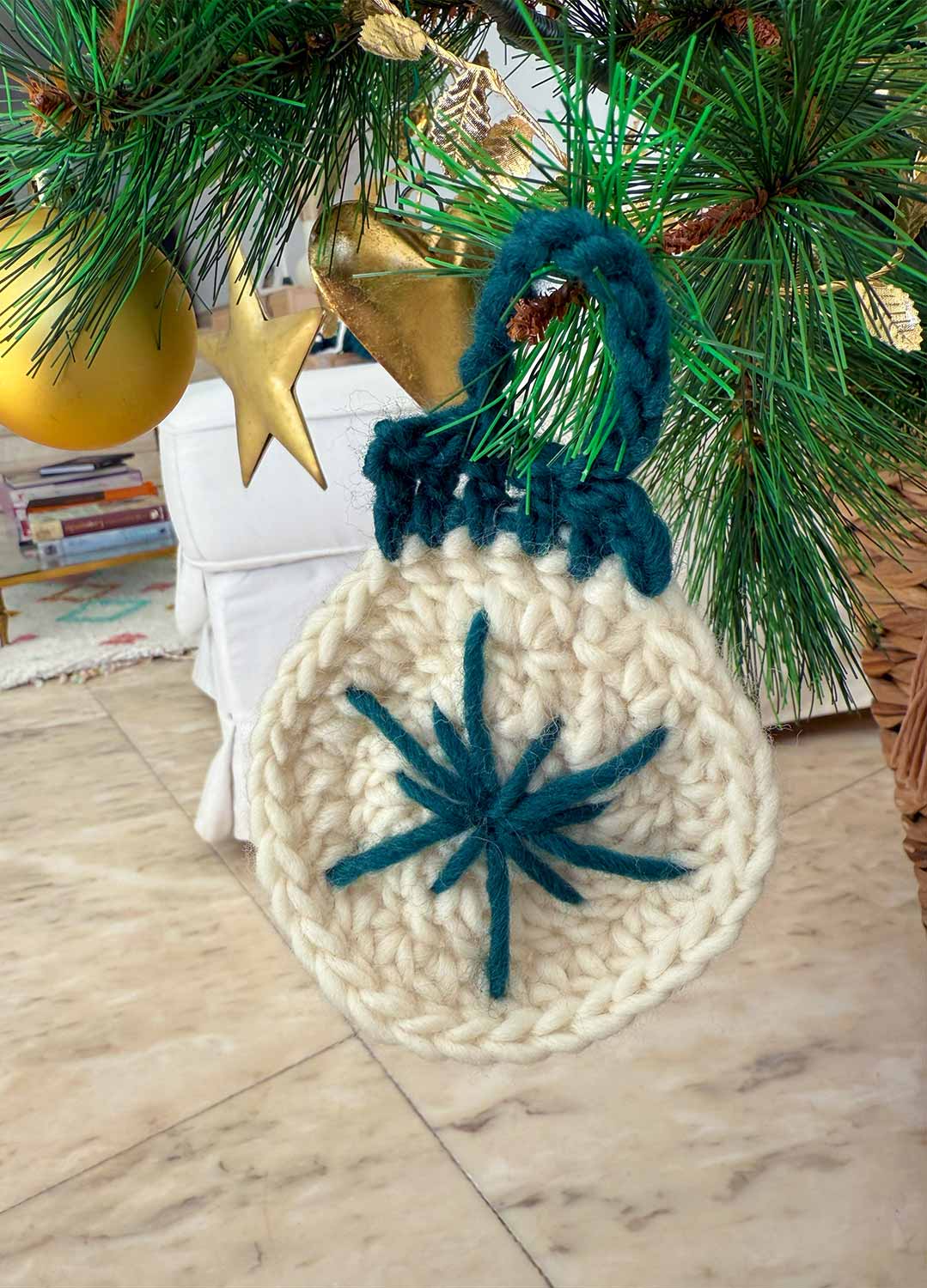 Stitch Sampler Holiday Crochet Kit: Learn The Basics